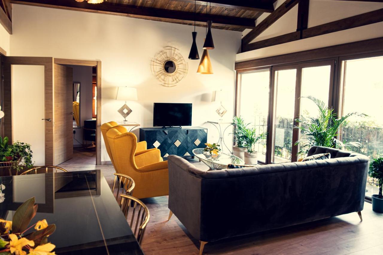 Apartamentos En El Valle Del Jerte Flores Para Angela 카베주엘라델발 외부 사진